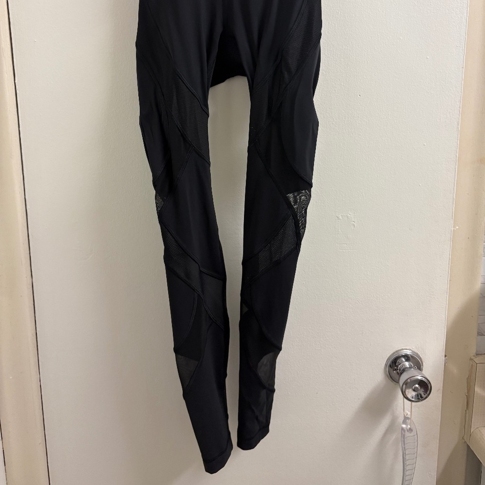 Lululemon mesh leggings - Picture 2 of 3